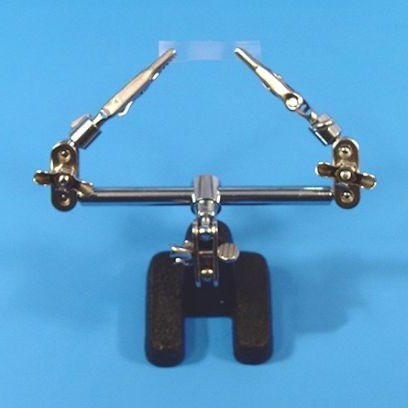 Double clamp stands with magnifier